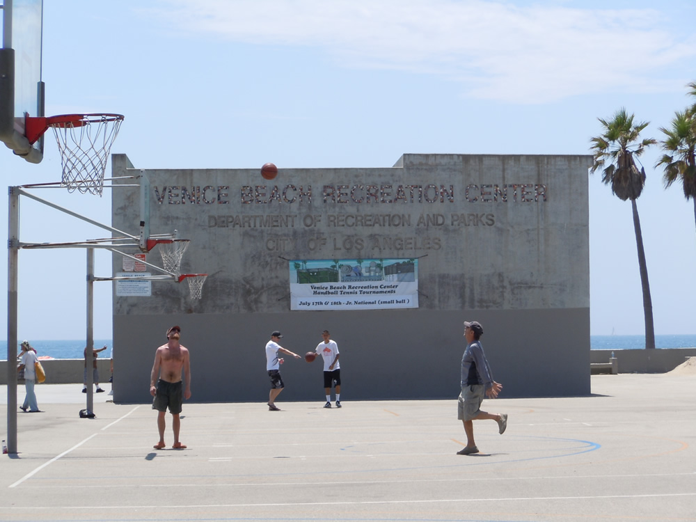 4-ways-to-workout-venice-beach-basketball-wikimedia