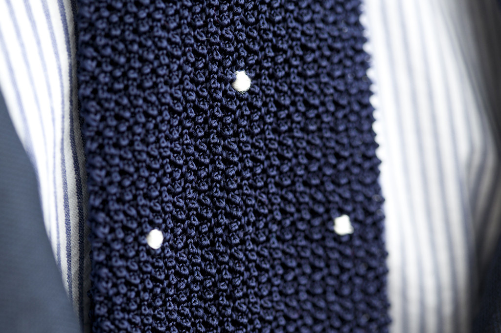 drakes-hodinkee-navy-silk-knit-tie-2014-2