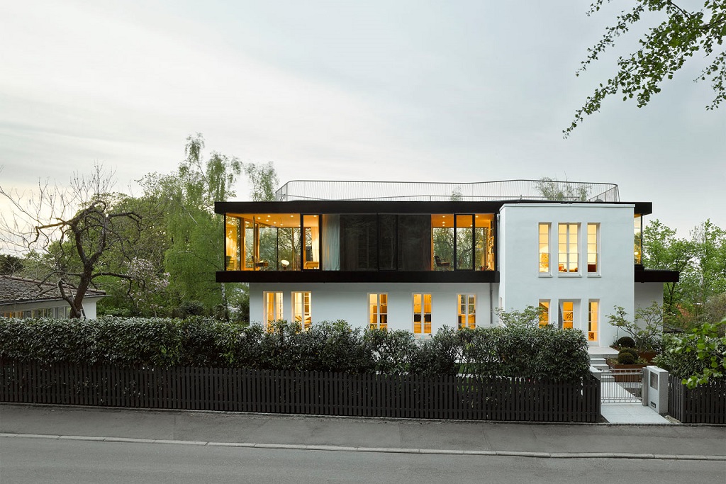 Behnisch Architekten Turns a 1930’s House into a Modern Space