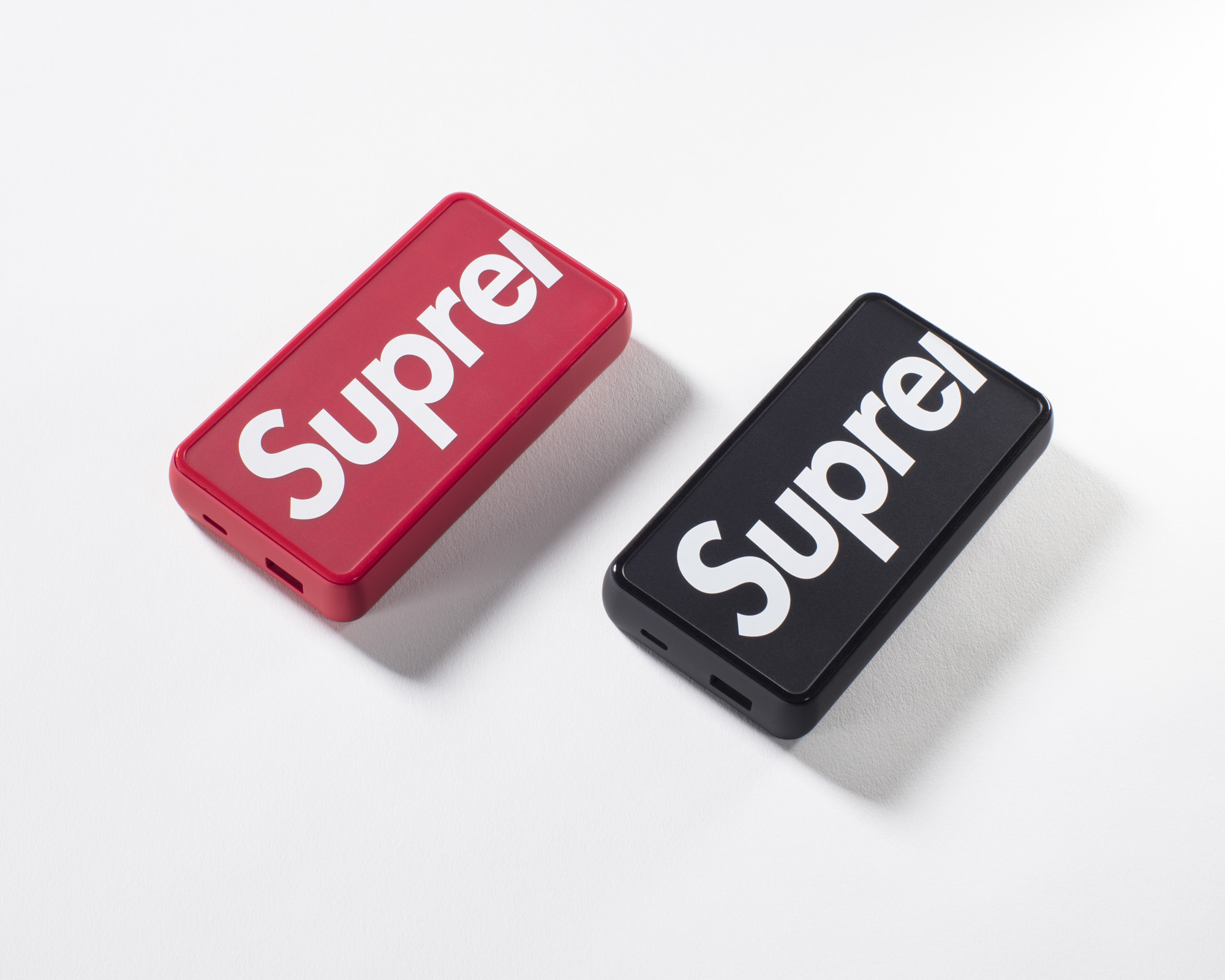 Supreme x mophie Powerstation Wireless XL Charger Keeps Your