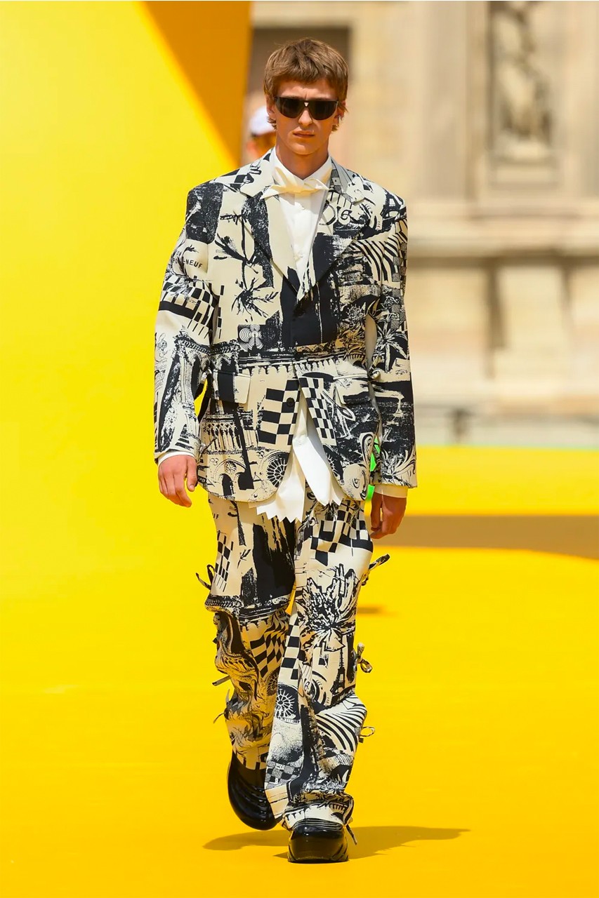 Louis Vuitton on X: Optical illusions. @VirgilAbloh introduces a distorted  take on the iconic #LouisVuitton Damier pattern in his #LVMenSS21  Collection. Explore the new line at    / X