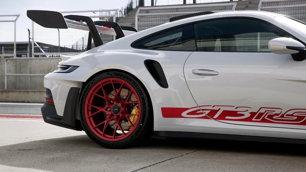 2023 Porsche 911 GT3 RS Is a 518-HP Track Monster With DRS - CNET