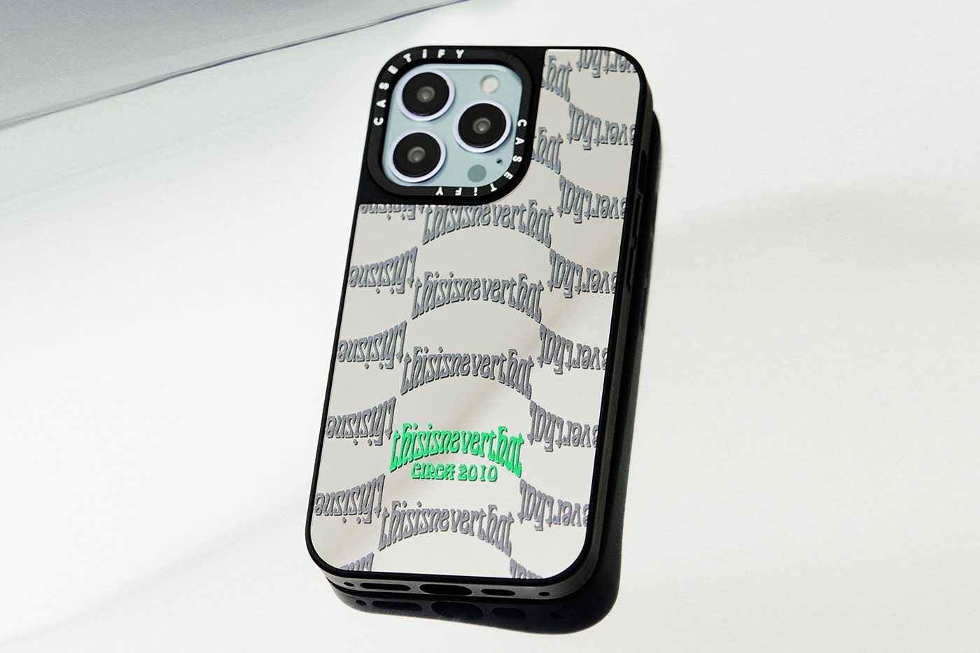 thisisneverthat x CASETiFY Dresses Up Techware - Por Homme