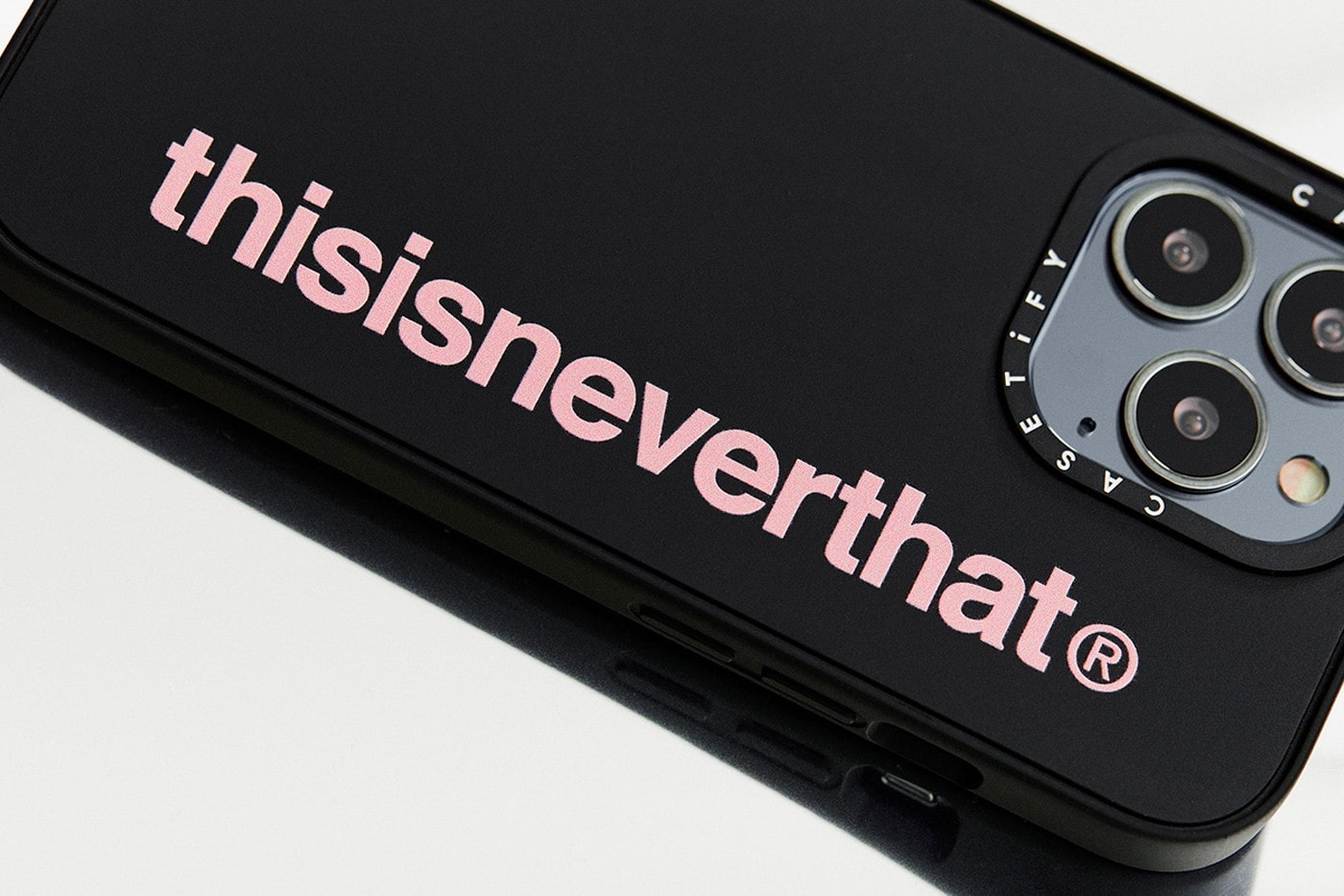 thisisneverthat x CASETiFY Dresses Up Techware - Por Homme