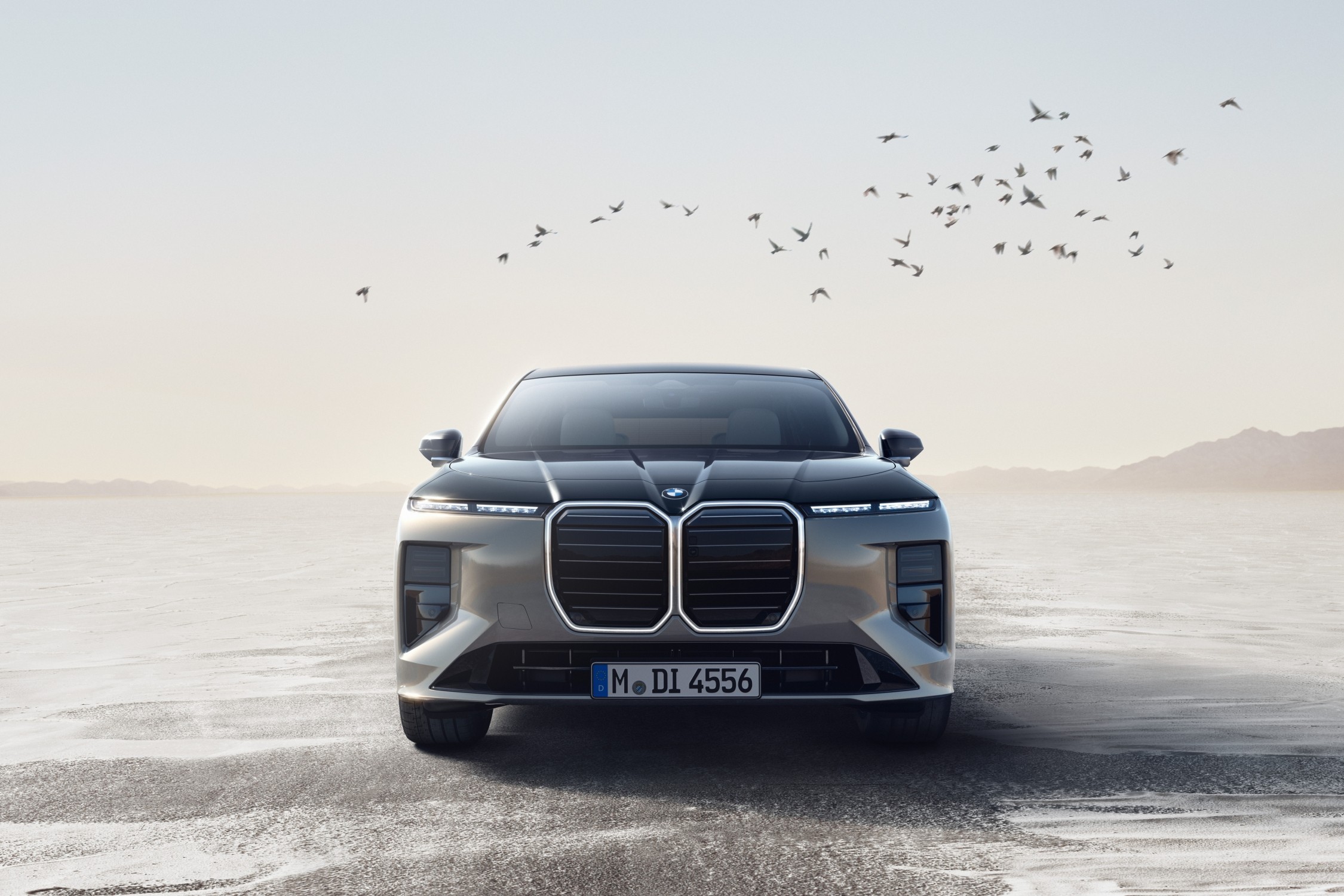 BMW Unveils New 7 Series Sedan With Neue Klasse Tech, Panoramic iDrive, 720 km Electric Range, And AI Driver Assitance Systems