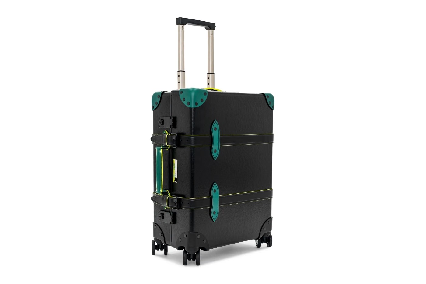 Aston Martin F1's Racing DNA Lands On Globe-Trotter Luggage | Por